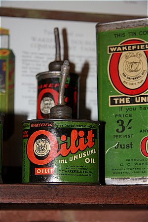 WAKEFIELD OILIT (Castrol) (1/4 pint) - click to enlarge